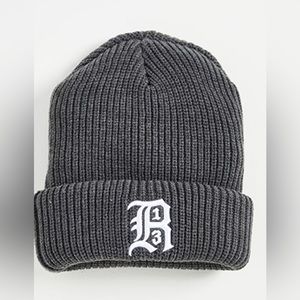 Grey beanie with embroidery